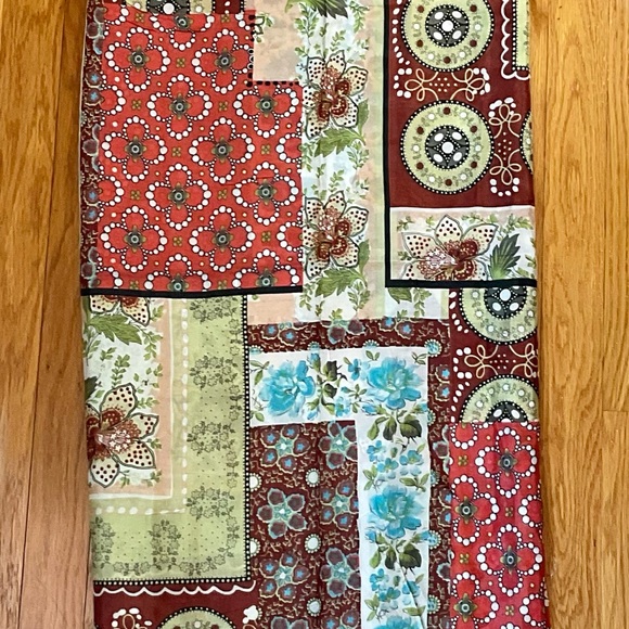 Printed geometric silk blend material total of 5  Yards Width 52 Inches - Picture 6 of 9